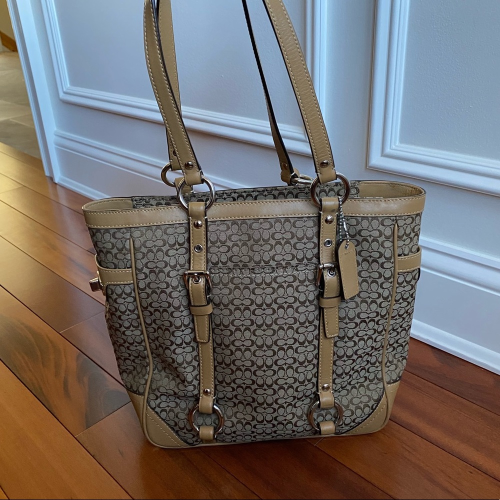 Coach authentic handbag